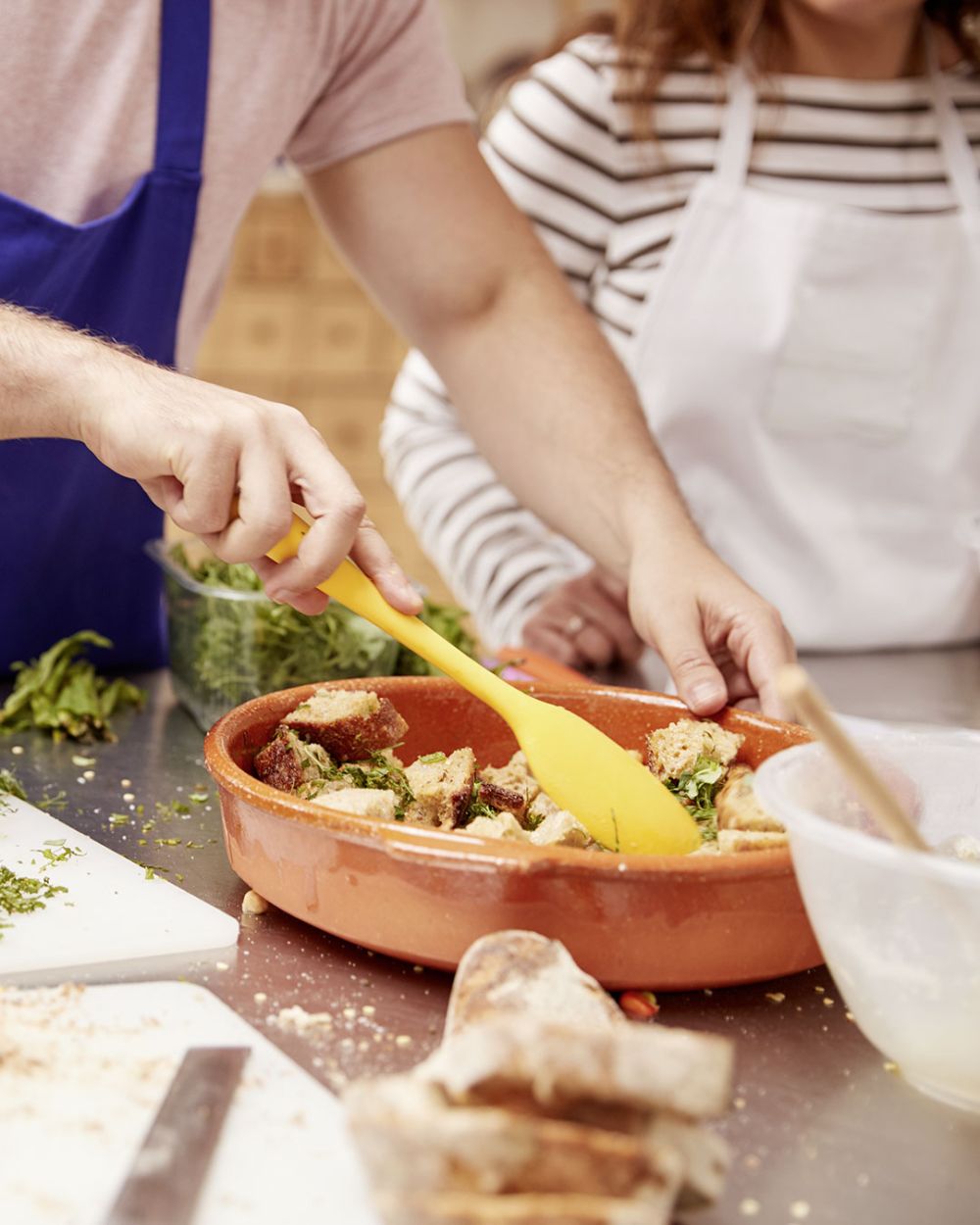 Menschen kochen zusammen